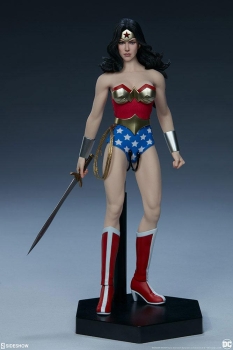 | SIDESHOW | HOT TOYS | COLLECTIBLES |