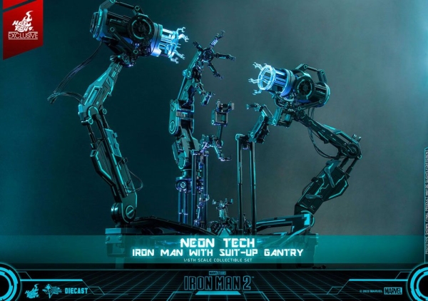 |HOT TOYS - Iron Man 2 - 1/6 - Neon Tech Iron Man mit Suit-Up Gantry